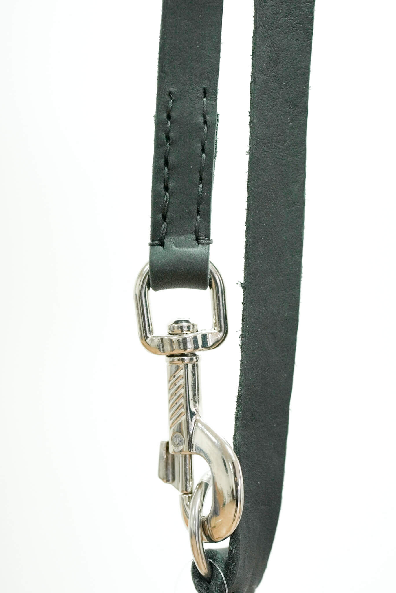 Schweikert Adjustable Leather Lead with Ring hook close-up