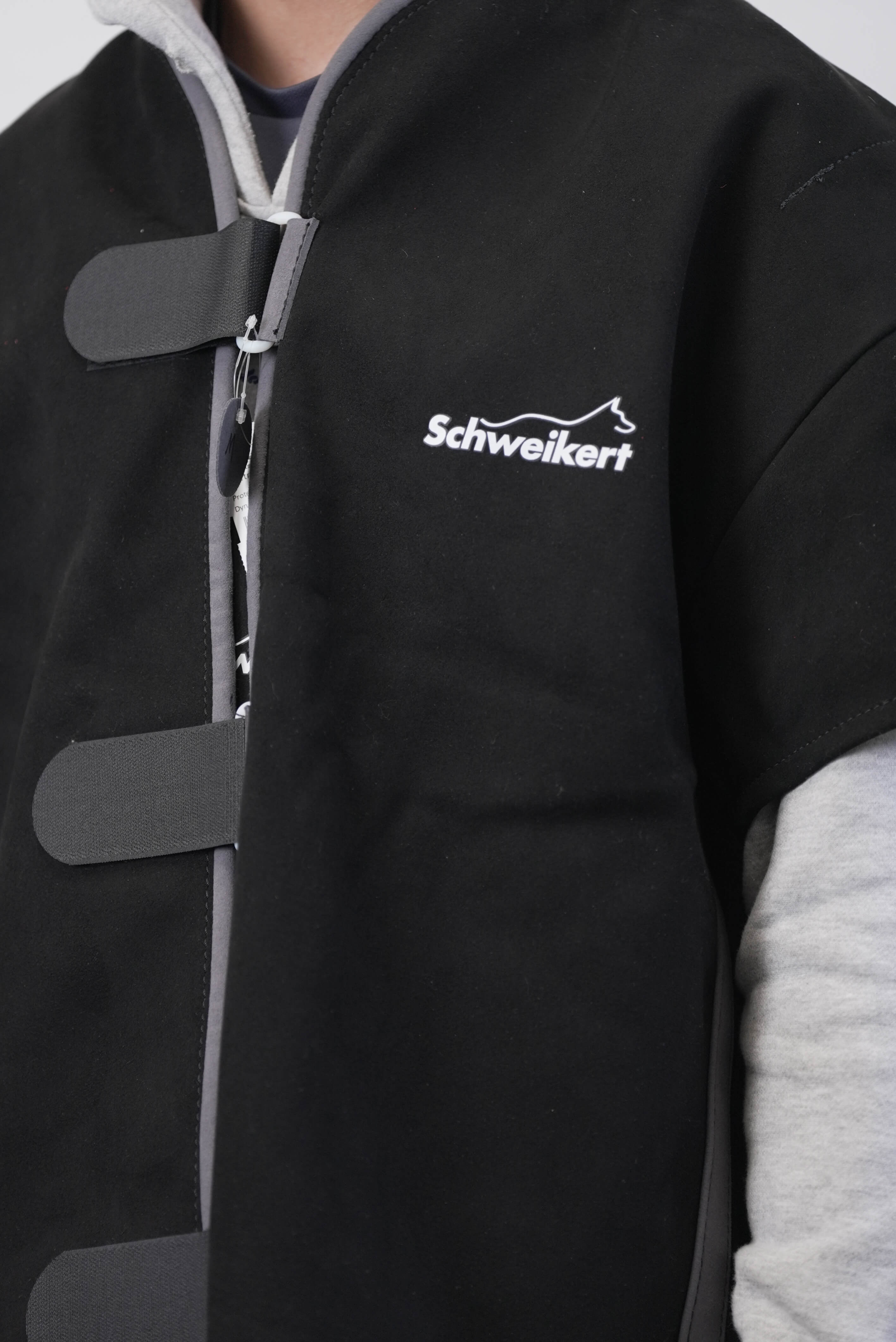 Schweikert Aero Protection Jacket black gray closing clasp