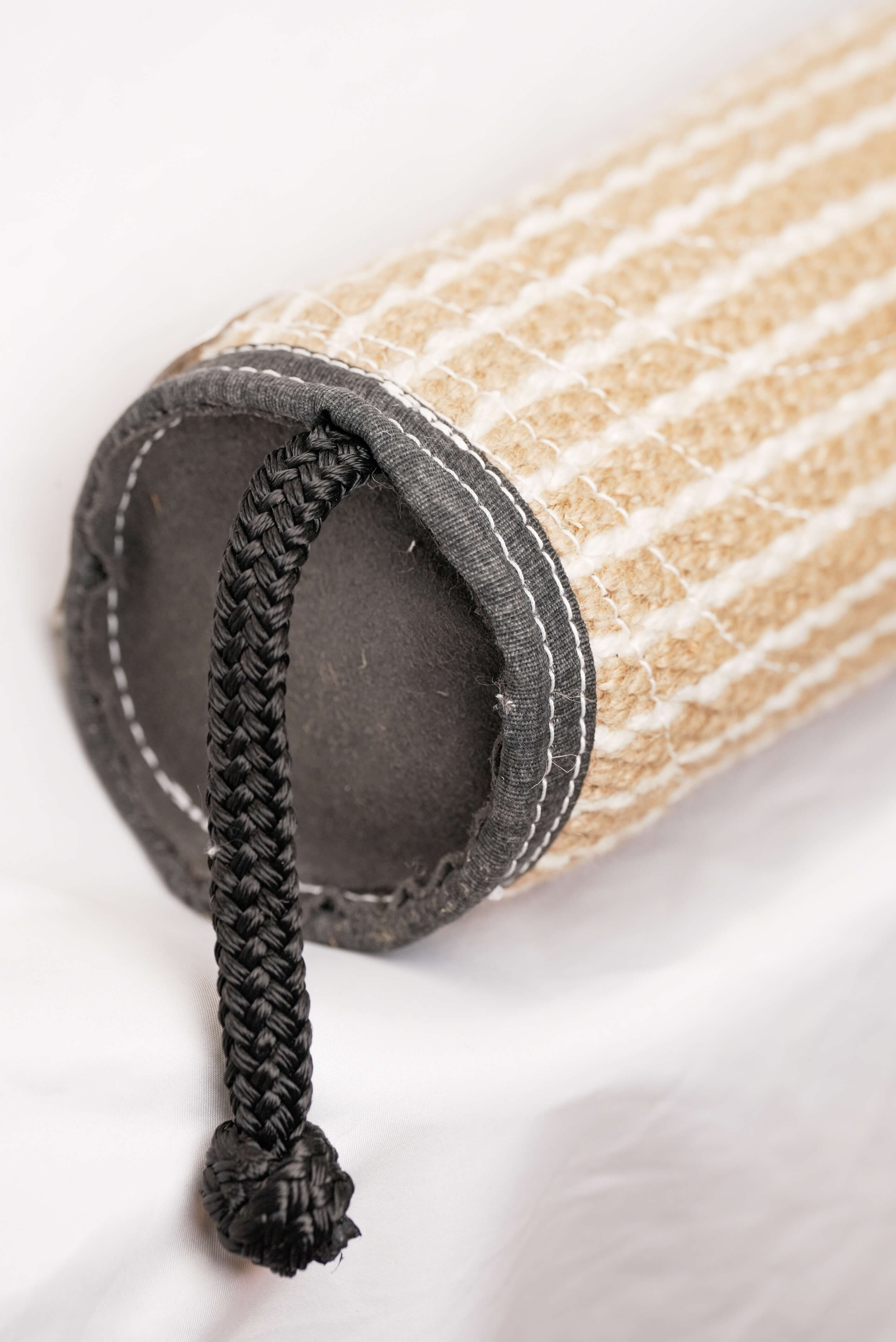 Schweikert Jute Bite Roll with Rope side angle